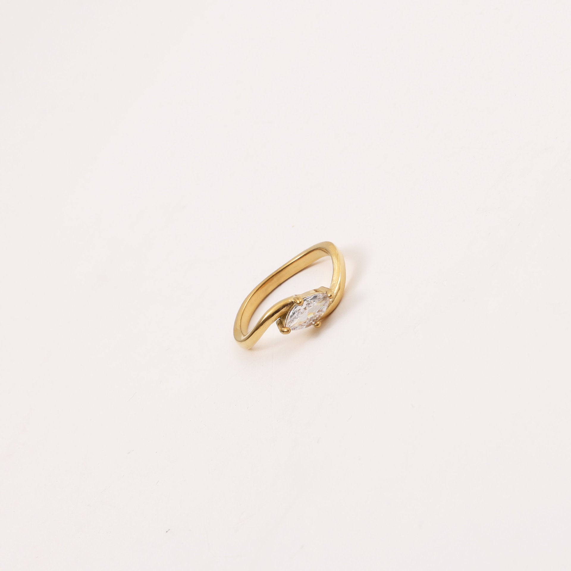 Horse Eye Zircon Ring in Titanium Steel