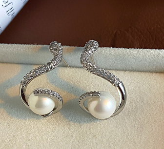 18K Gold-Plated Snake Earrings with Pearl (Single Piece) | Jewelry