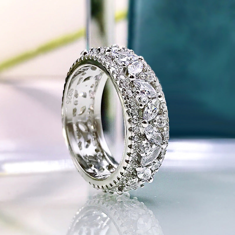 Horse Eyed Women's Full Wide Ring - Simple Style