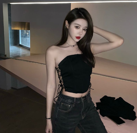 Sexy Adjustable Waistband Crop Top with Lace-Up Design