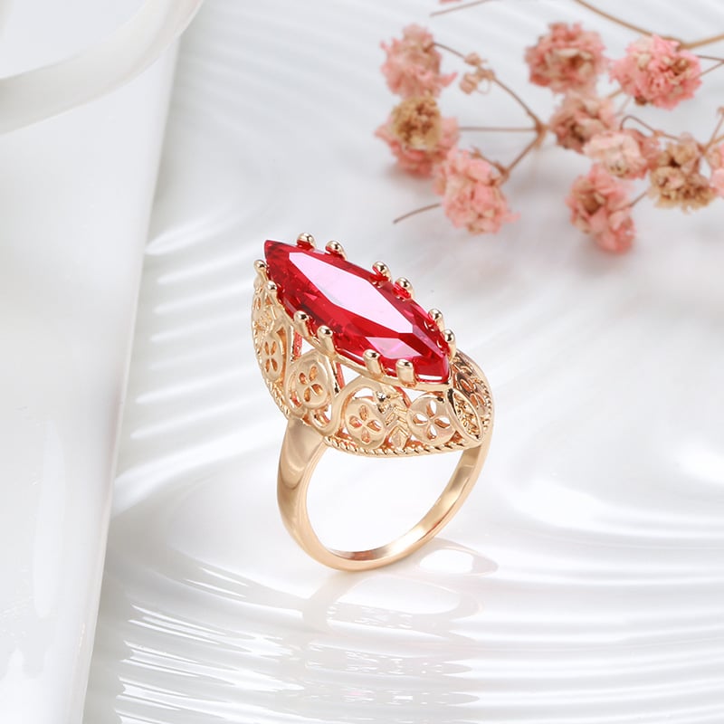 Classic Zircon Women's Ring with Horse Eye Design