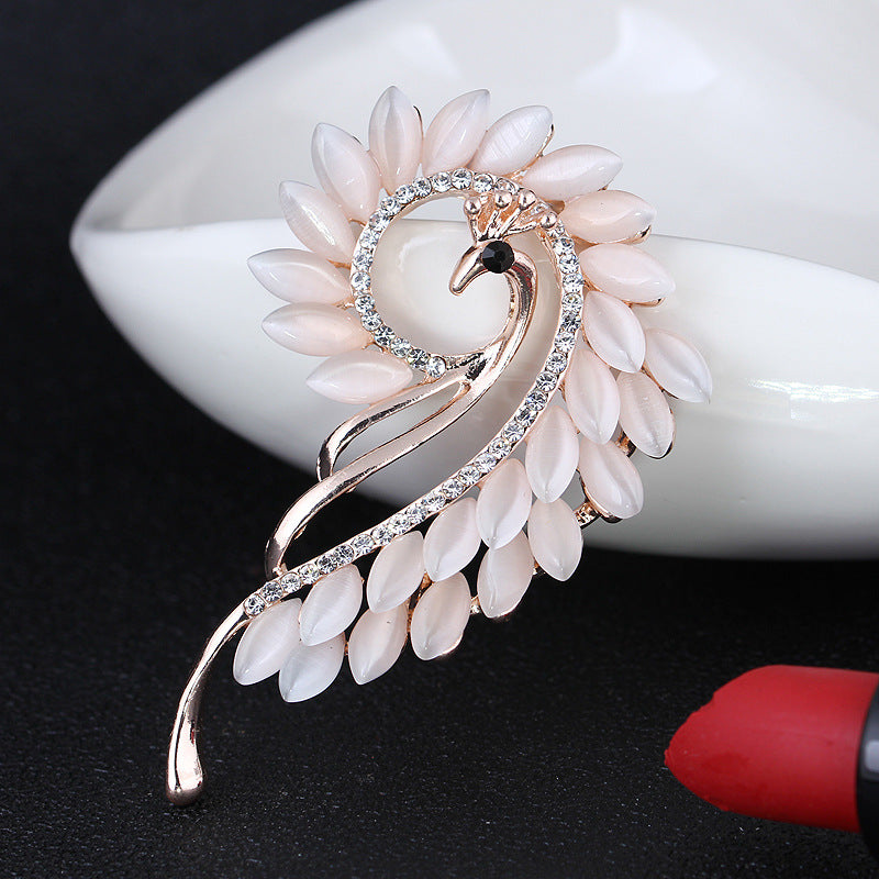 Fashionable Cat Eye Stone Peacock Brooch with Rhinestones