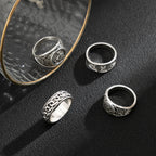 Retro Embossed Horse Chain Ring