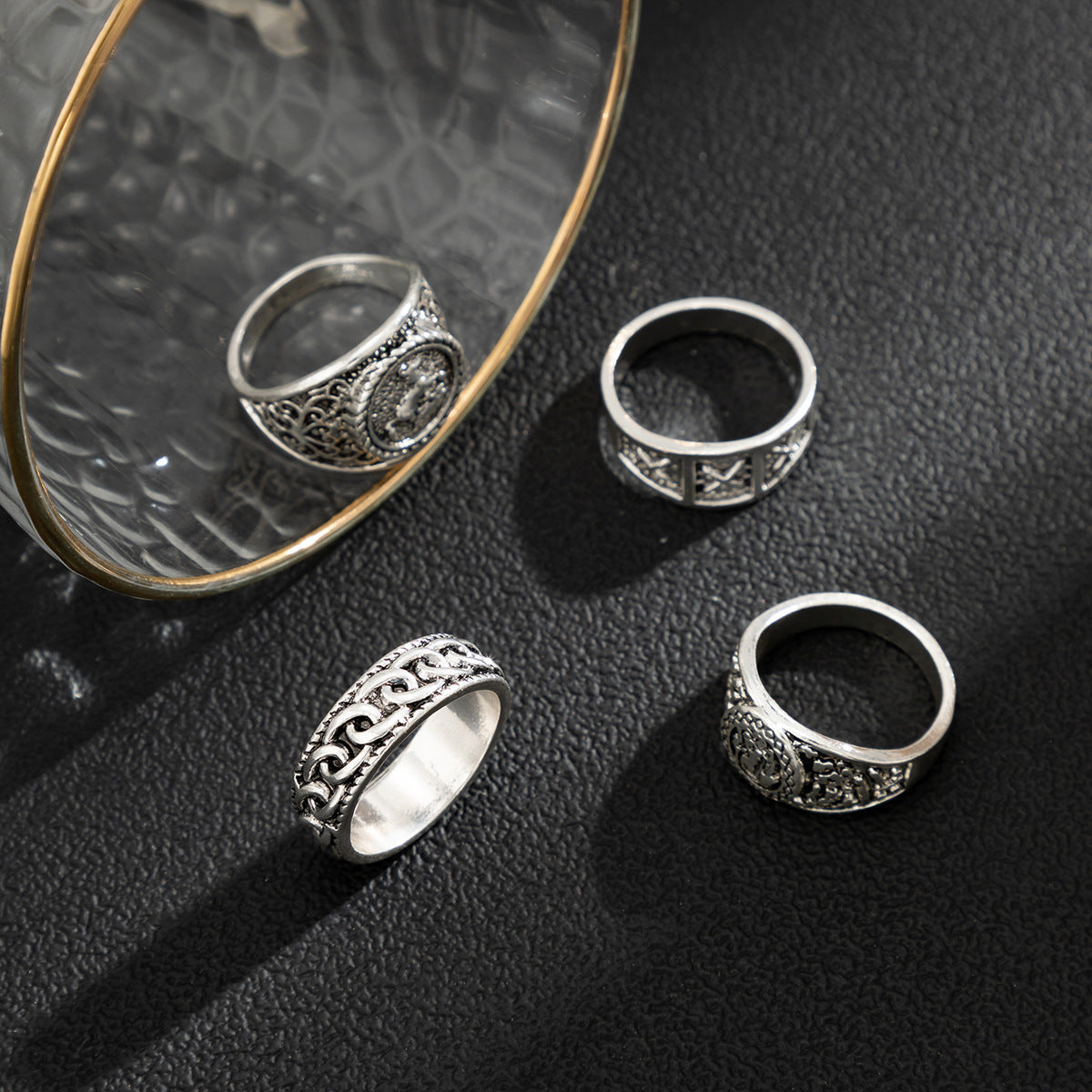 Retro Embossed Horse Chain Ring