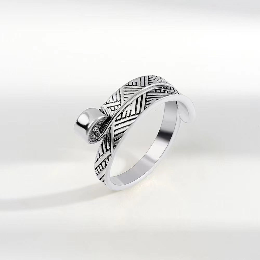 Knit Sweater Cat Ring with Wire Artifact Design