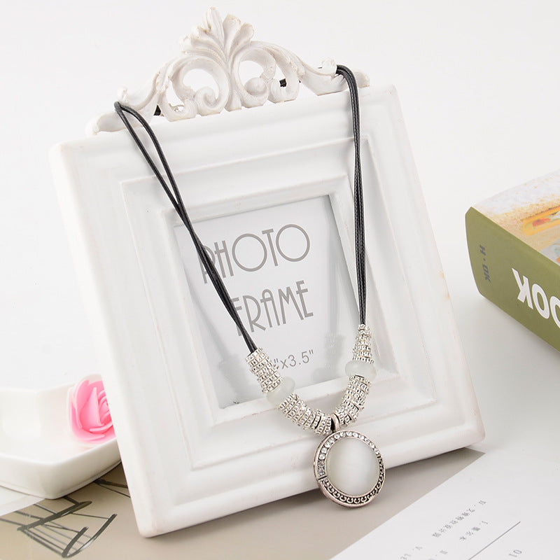 Fashionable Cat's Eye Stone Necklace with Leather Cord