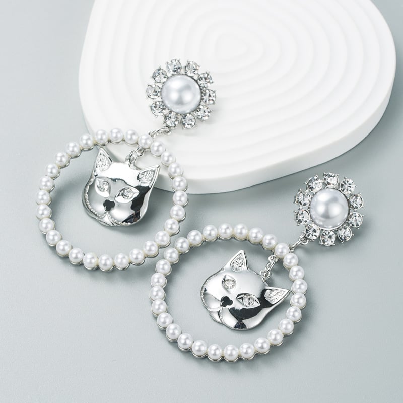 Studded Cat Head Ring and Pearl Earrings Set