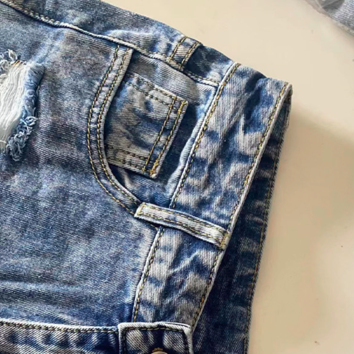 Trendy Gradient Women's Casual Shorts with Holes