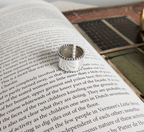Chic 925 Silver Cat Ring with Vintage Style Lines