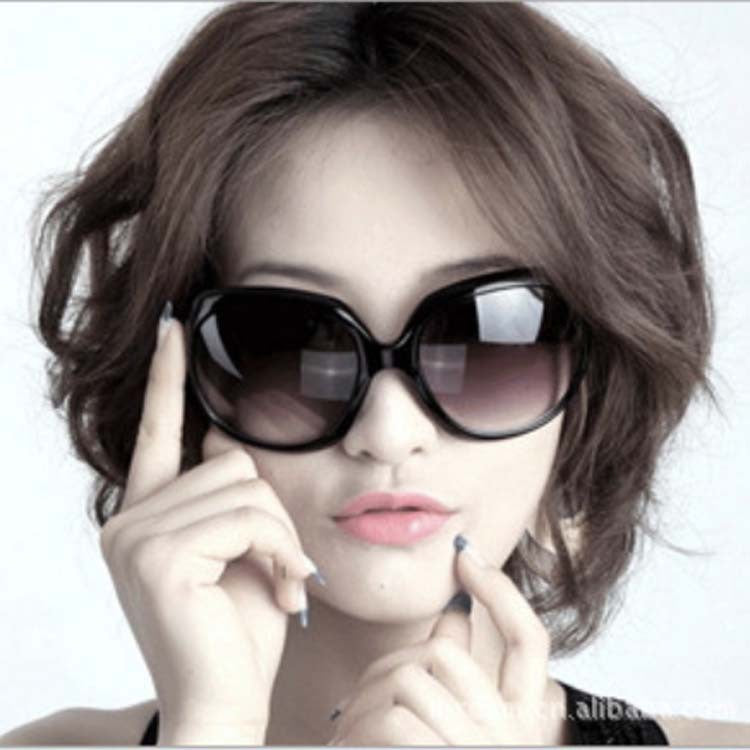 Classic Women's Sunglasses - Trendy Shades