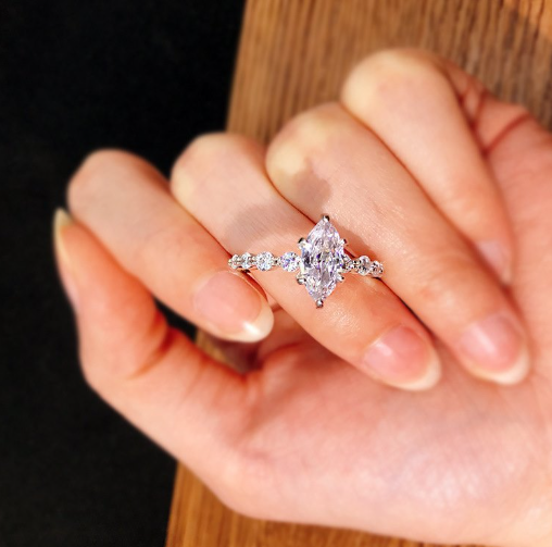 Diamond-shaped Horse Eye Zircon Women's Ring