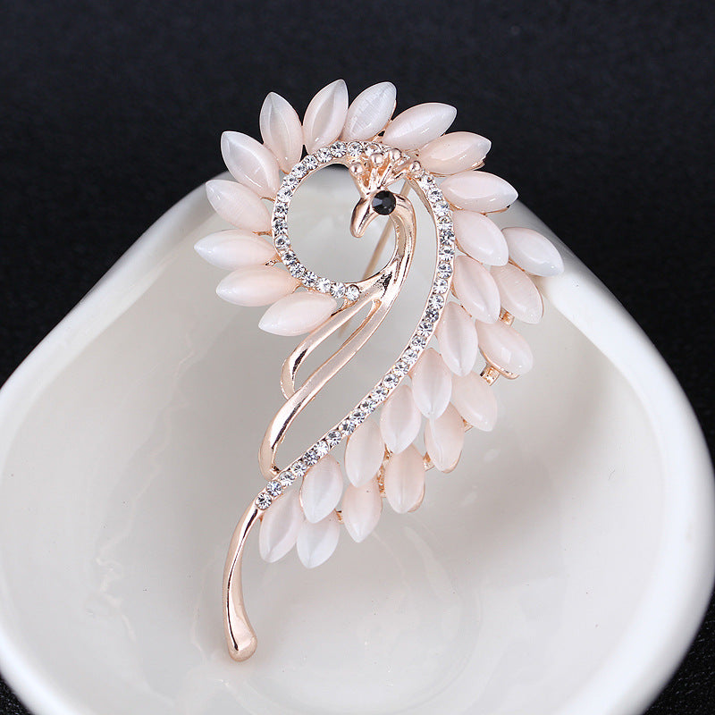 Fashionable Cat Eye Stone Peacock Brooch with Rhinestones