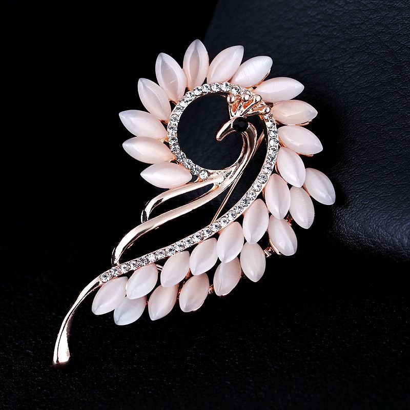 Fashionable Cat Eye Stone Peacock Brooch with Rhinestones
