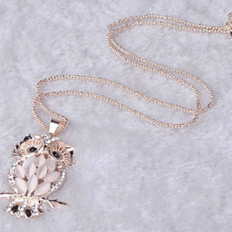 Fashionable Owl Pendant Sweater Necklace with Cat's Eye