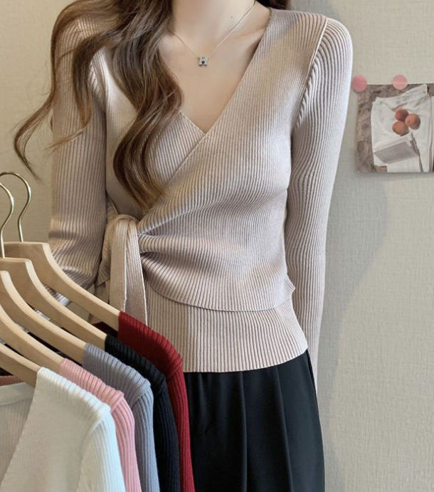 Sensual V-Neck Cross Tie Crop Top with Long Sleeves